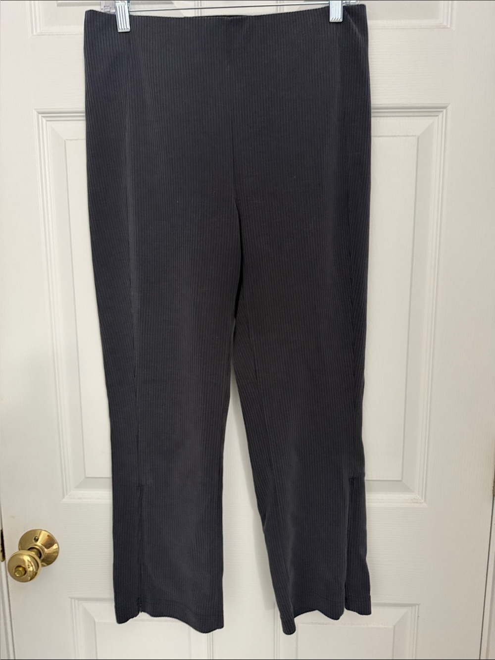 Lululemon dark grey cropped softstreme pants. Size 10. Used in good condition